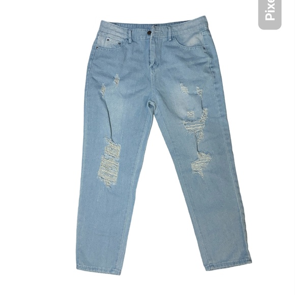 Denim - XL Light Wash Distressed Jean